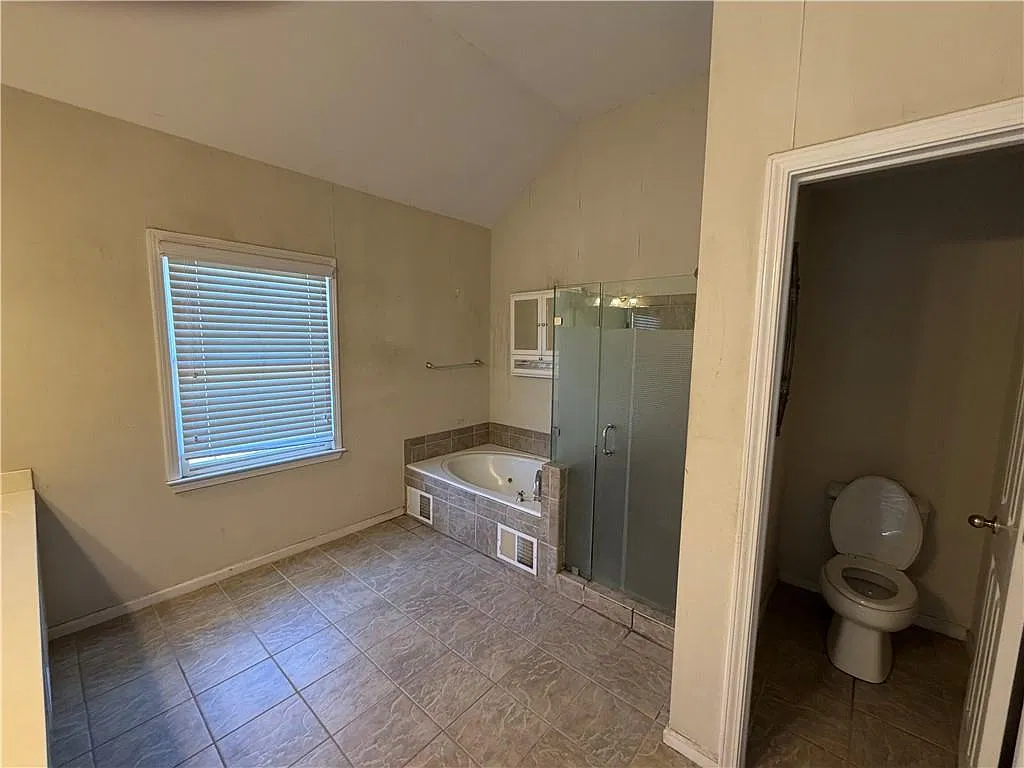 4 bed, 2.5 bath, 2418 sqft, $3,250 — Photo 4
