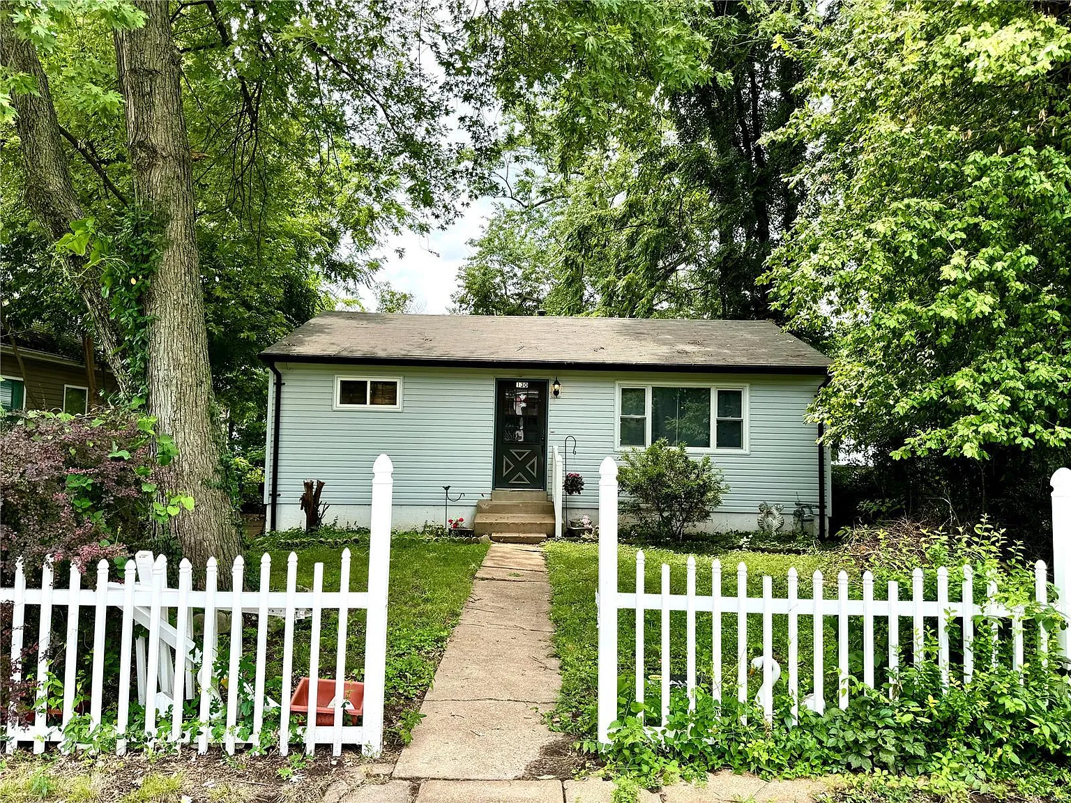 130 E Holden Ave photo 1