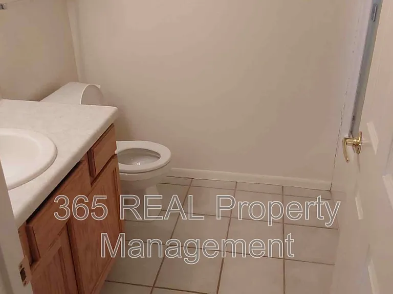 2551 24th St #B-1 — Photo 14