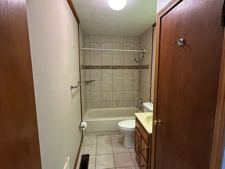 2537 Lafayette Dr — Photo 6