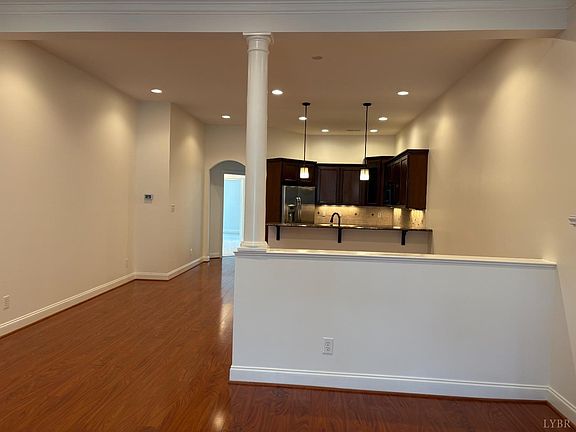 4th image of 621 Capstone Dr