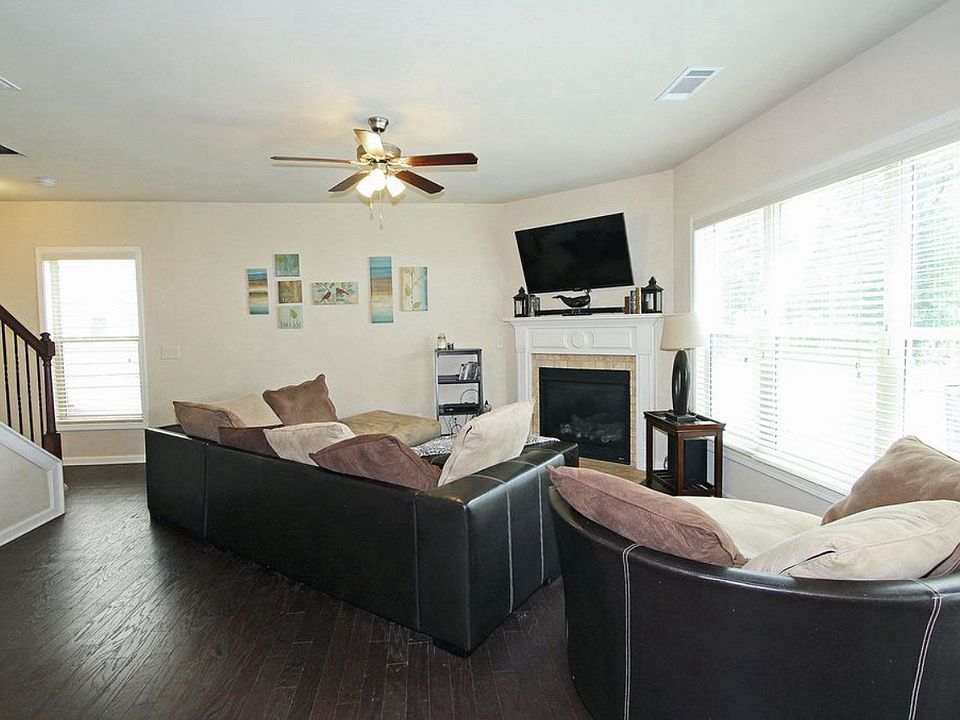 2nd image of 5110 Breezewood Cir
