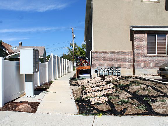 5th image of 349 E Vine St
