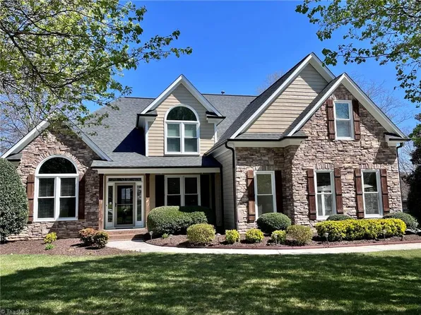 107 Winrow Dr, Jamestown, NC 27282