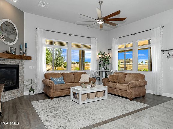 5th image of 207 S Brenna Dr