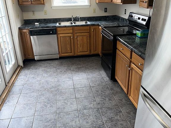 4th image of 119 S 17th St