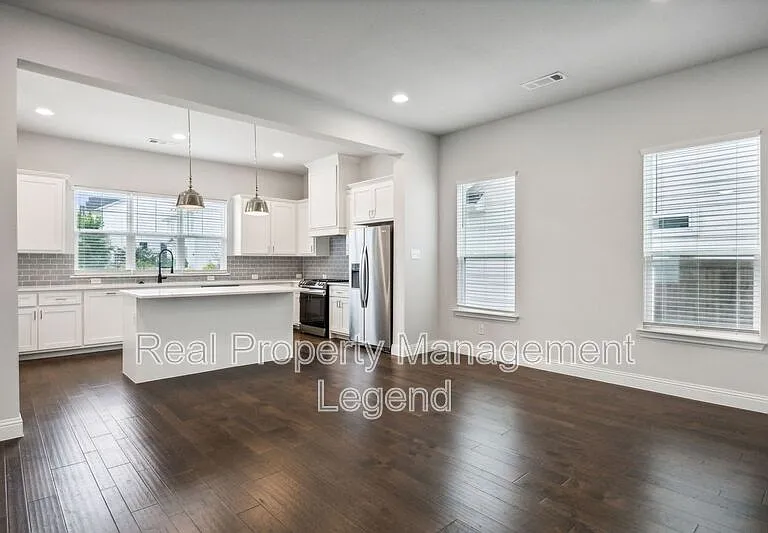 6644 Windfall Dr — Photo 9