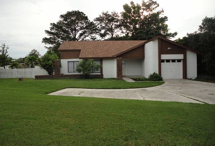 1st image of 804 E Flag Ln
