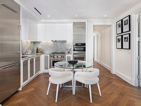 3rd image of 344 W 72nd St #1106