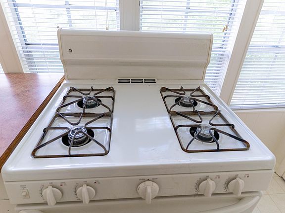 Gas stove