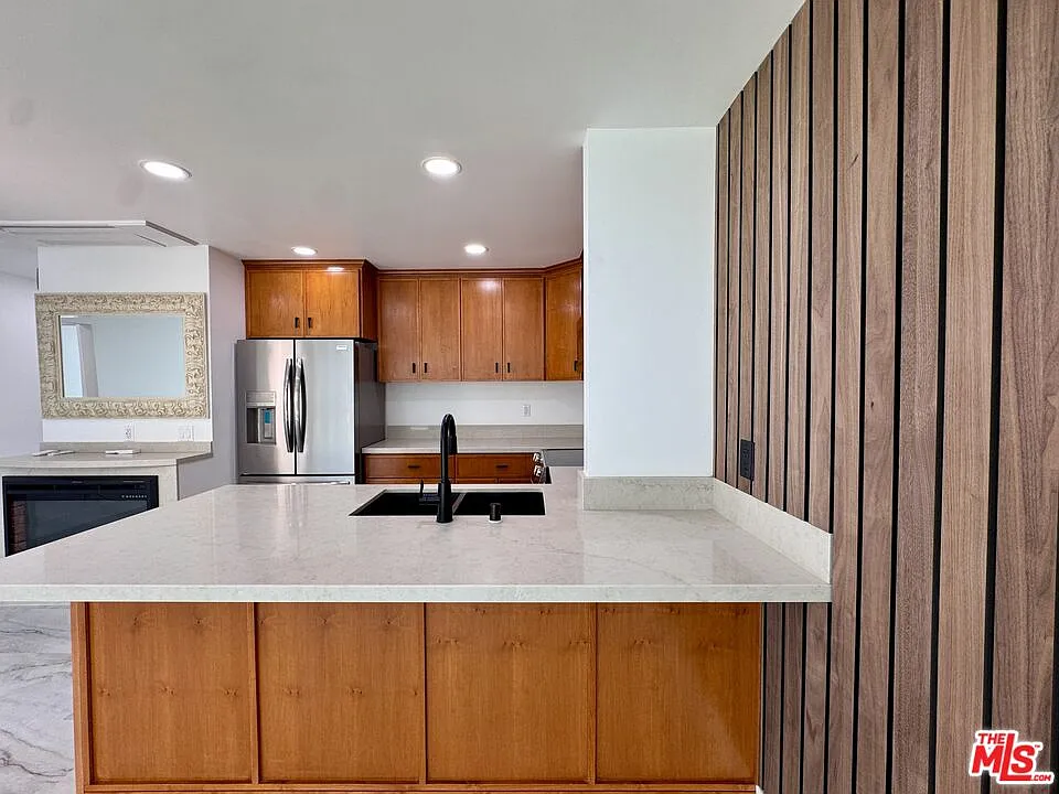 1 bed, 1.0 bath, 727 sqft, $4,190 — Photo 4