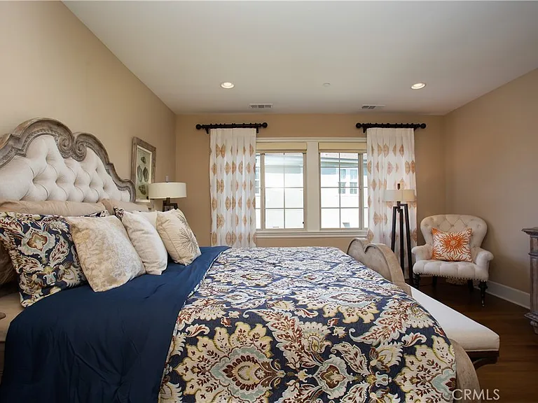 4731 Oceanridge Dr — Photo 12