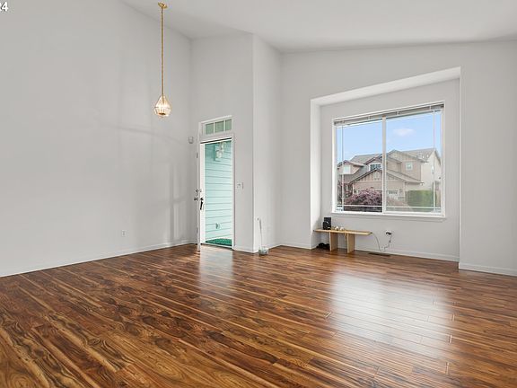 4th image of 1316 SE 177th Ave