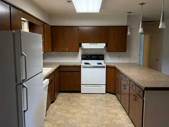 7133 E State Highway 76 APT 5, Kirbyville, MO 65679