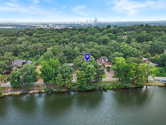 2nd image of 1912 Waterside Dr