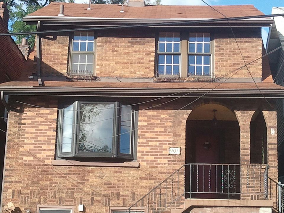 Convenient location for university students and to downtown
