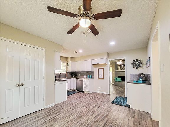 3rd image of 3809 Farmingdale Dr