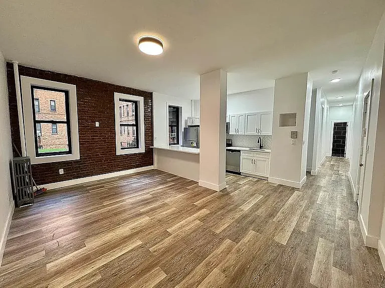 240 Crown St #1T — Photo 1