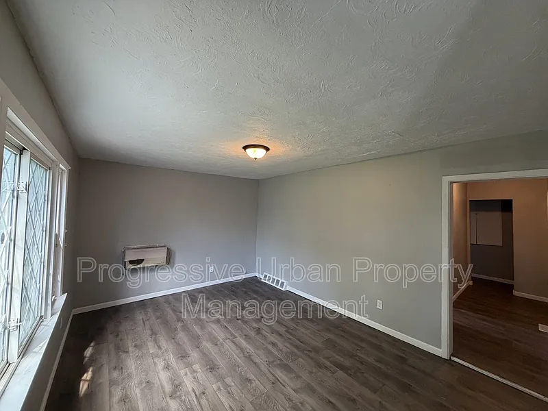 2 bed, 1.0 bath, 792 sqft, $1,395 — Photo 3