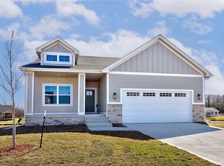 18270 Alpine Dr, Clive, IA 50325