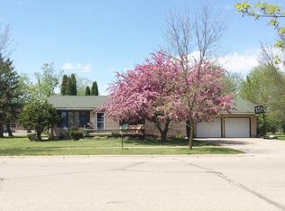 313 S Farwell St, Verndale, MN 56481