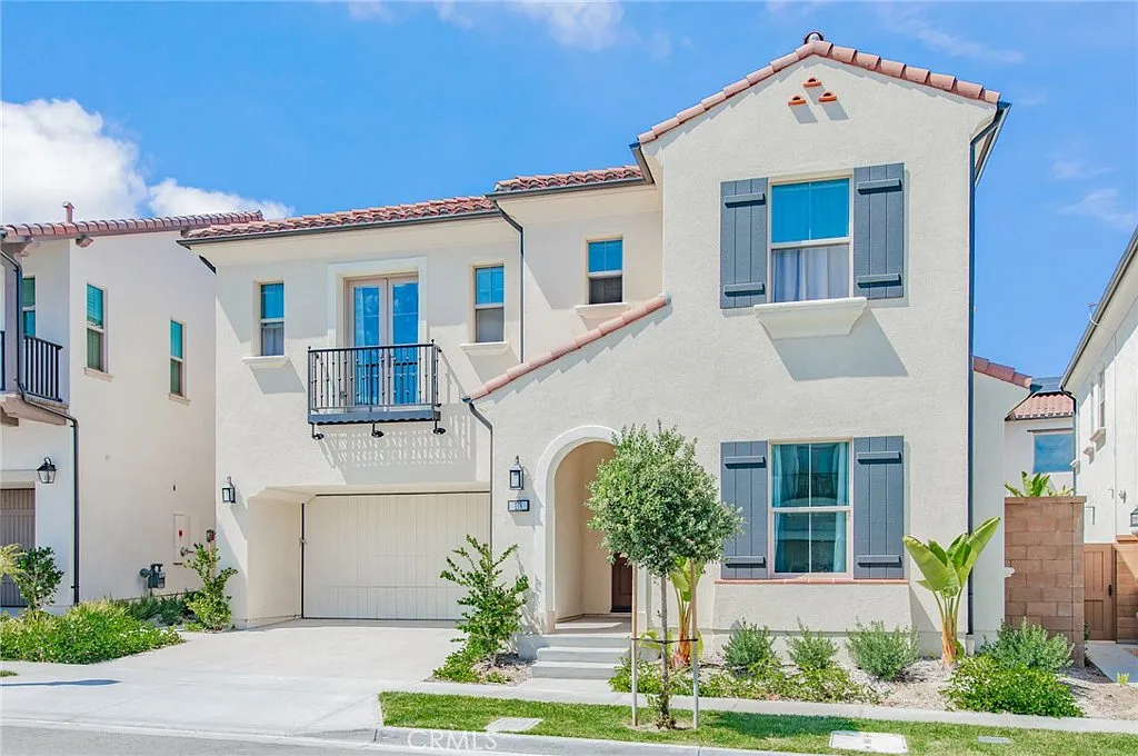 4 bed, 4.5 bath, 3467 sqft, $8,000 — Photo 2