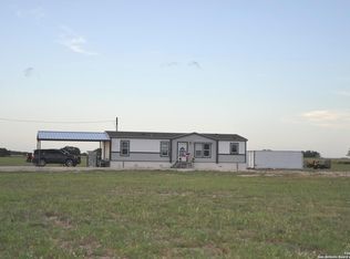 801 County Road 777, Devine, TX 78016