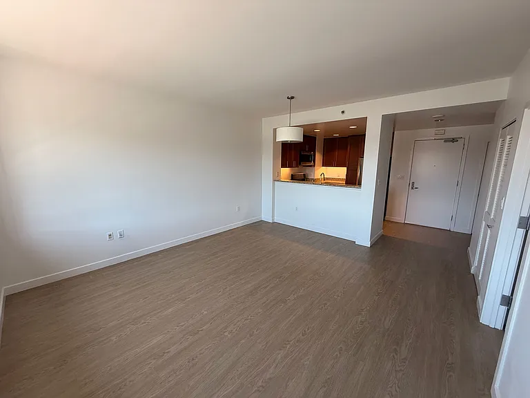 260 King St #445 — Photo 3