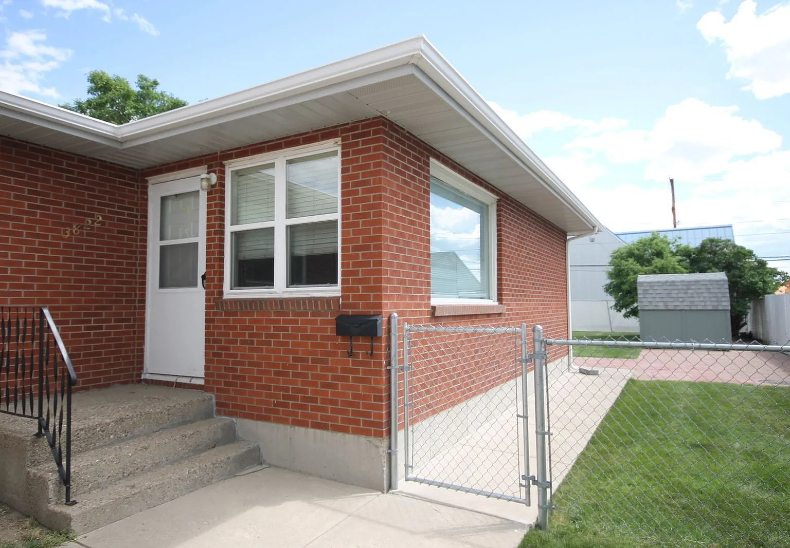 3 bed, 2.0 bath, 1600 sqft, $1,650 — Photo 2