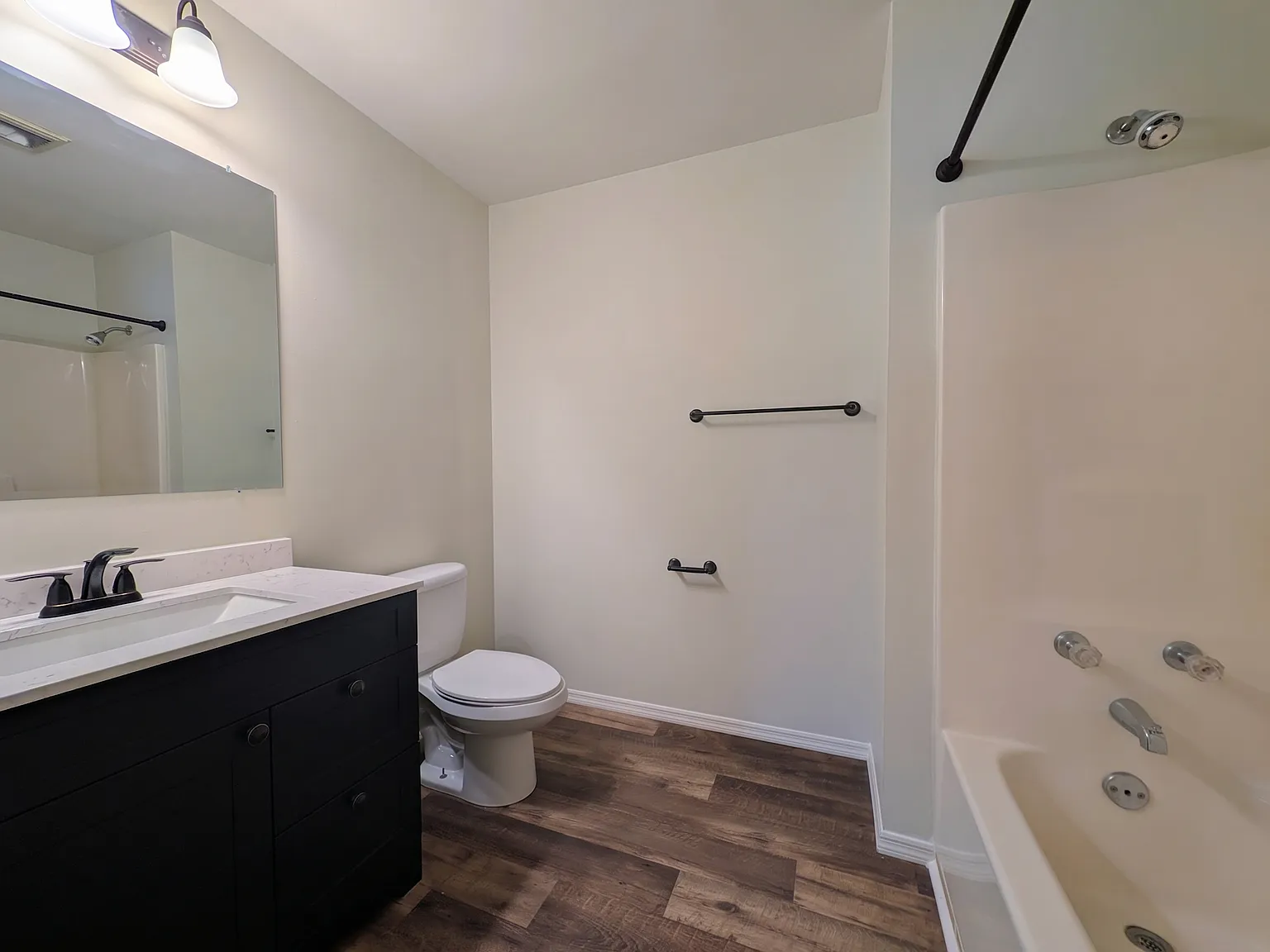 2 bed, 2.5 bath, 1112 sqft, $895 — Photo 4