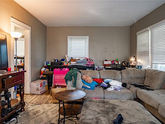 3rd image of 110 W Hudson Ave