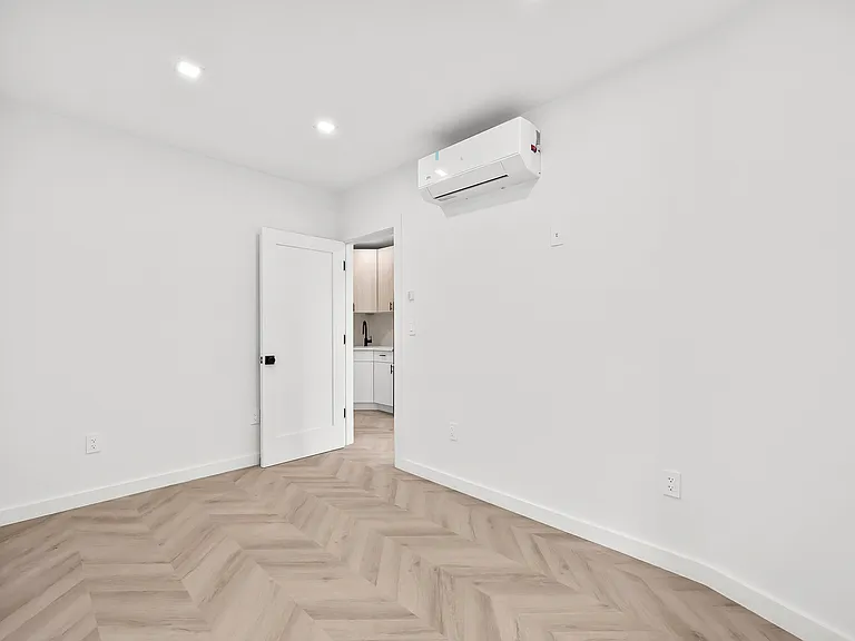 105 Gates Ave #7 — Photo 6