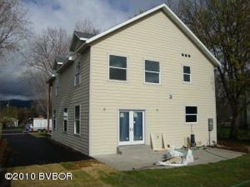 4th image of 106 College St