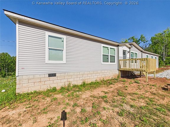 3rd image of 348 Lynn Dr