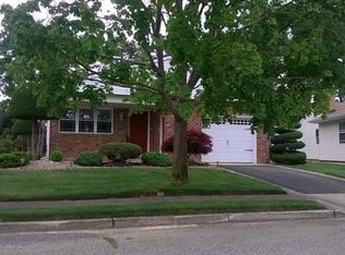 9 Las Croabas Ln, Toms River, NJ 08757