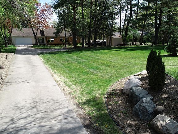 4th image of 809 Bradford Ave N