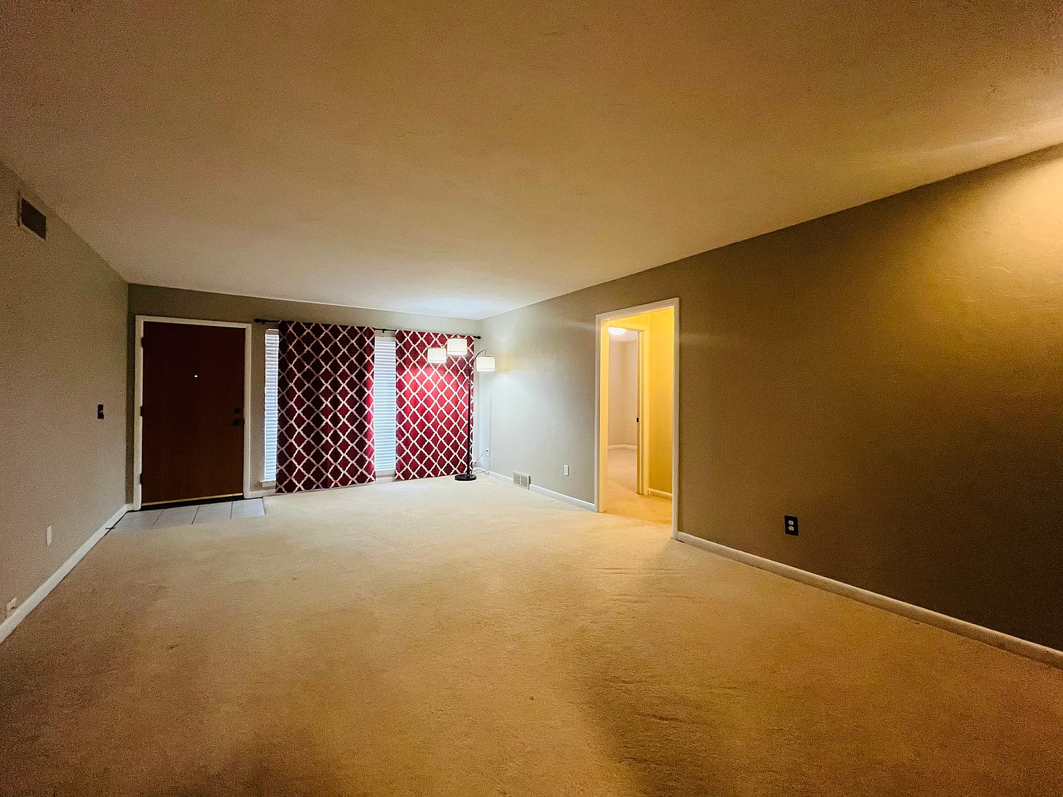 3 bed, 1.5 bath, 1273 sqft, $1,425 — Photo 2