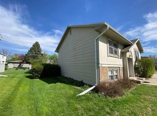 1816 Sunset St, Grinnell, IA 50112