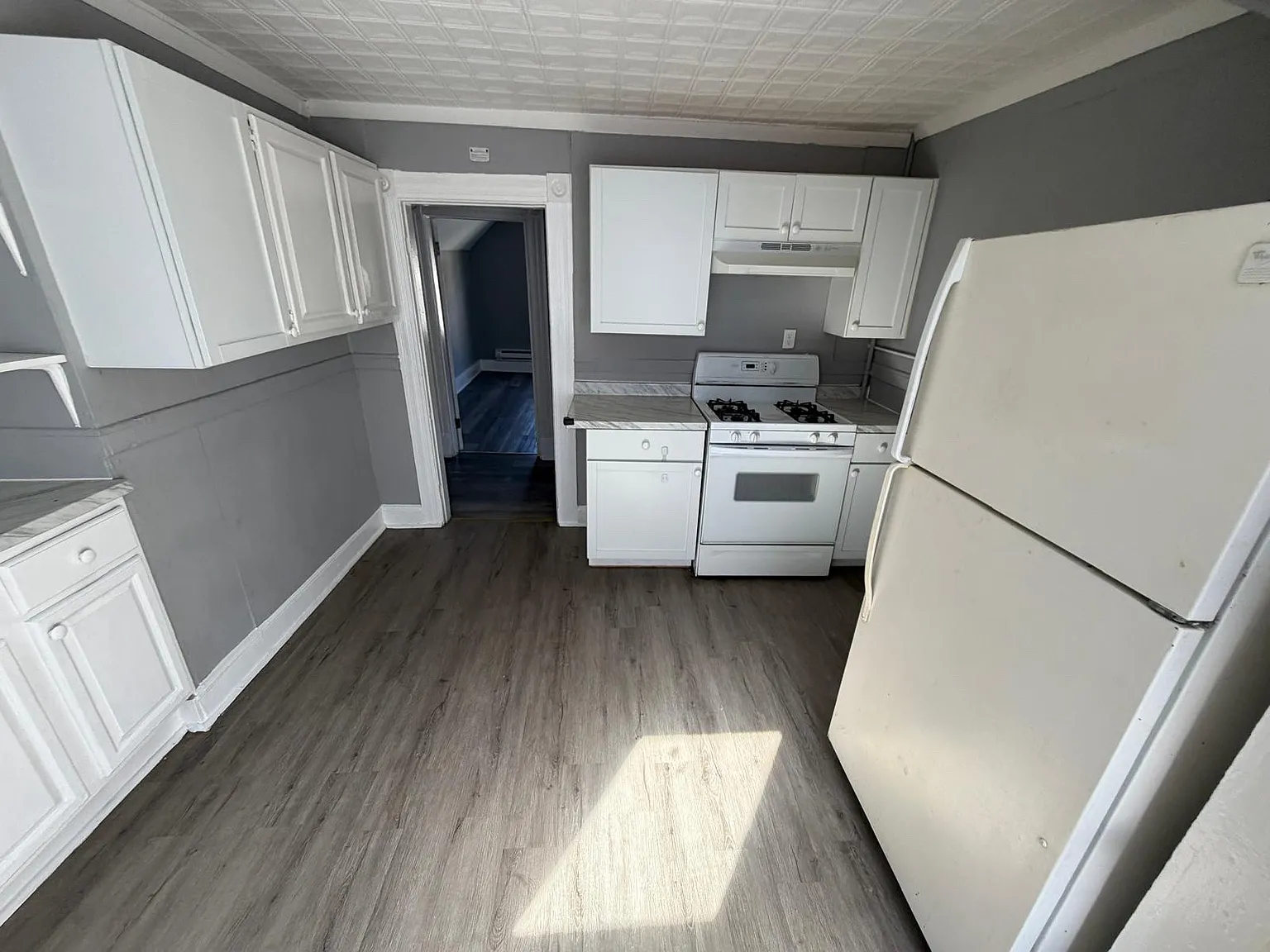 3 bed, 922 sqft, $1,550 — Photo 2