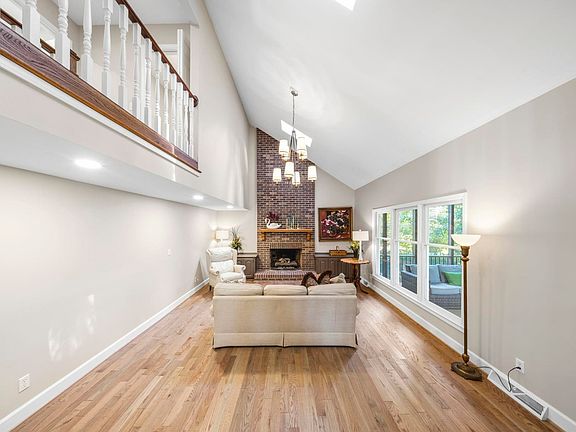 4th image of 414 Phillips Ln