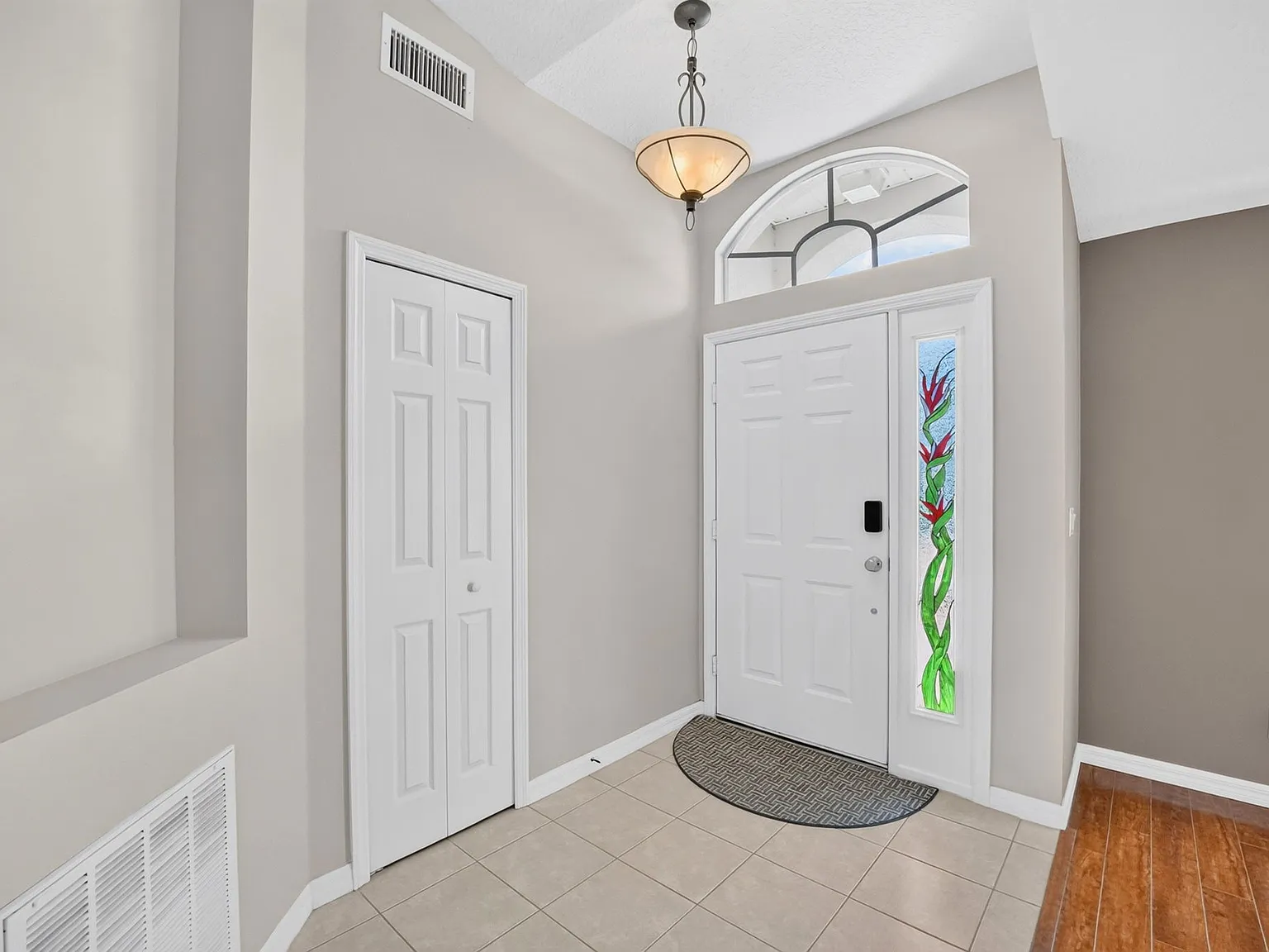 3 bed, 1890 sqft, $2,600 — Photo 3