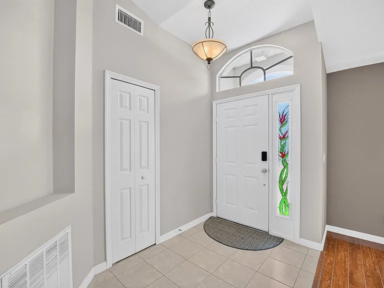 933 Shaw Cir — Photo 3