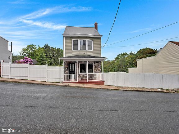 2nd image of 526 Pine Hill St