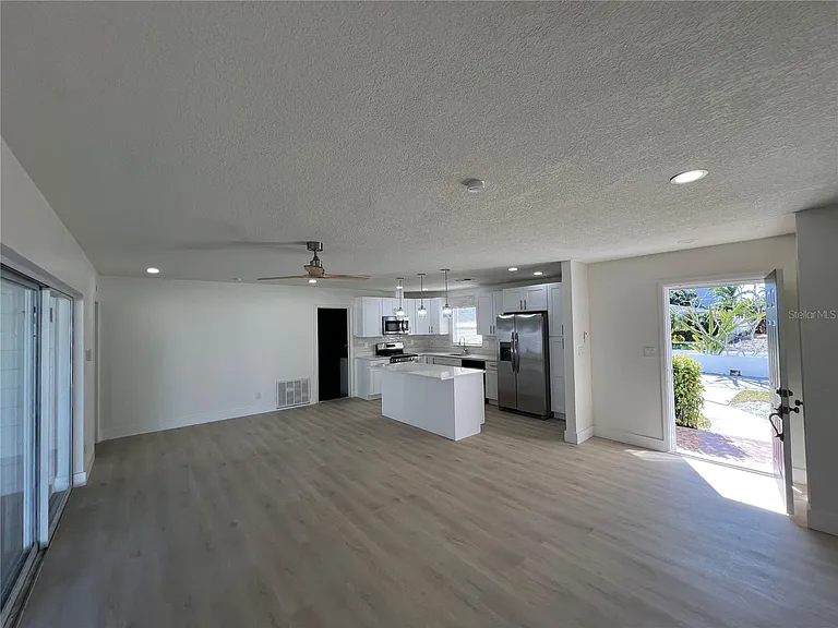 2502 Tropical Shores Dr SE — Photo 6