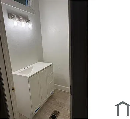 304 Avenue B NE — Photo 6