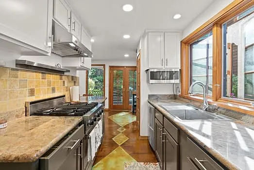 1 bed, 1000 sqft, $2,200 — Photo 3