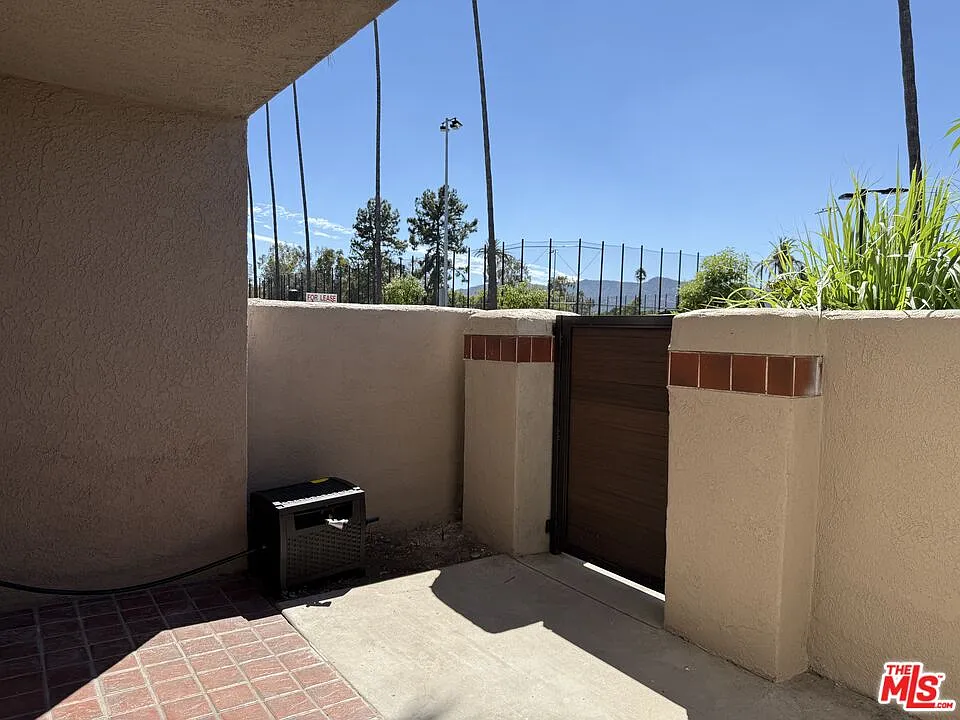 3 bed, 3.0 bath, 1460 sqft, $5,500 — Photo 4