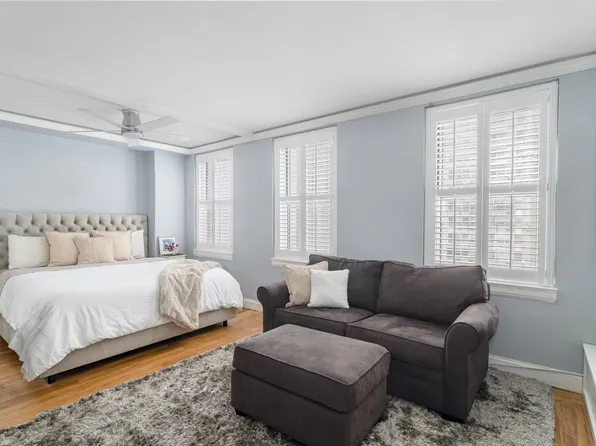 155 East 49th Street 10E image 2 of 11
