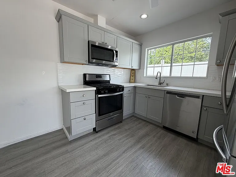 18601 Hiawatha St — Photo 14