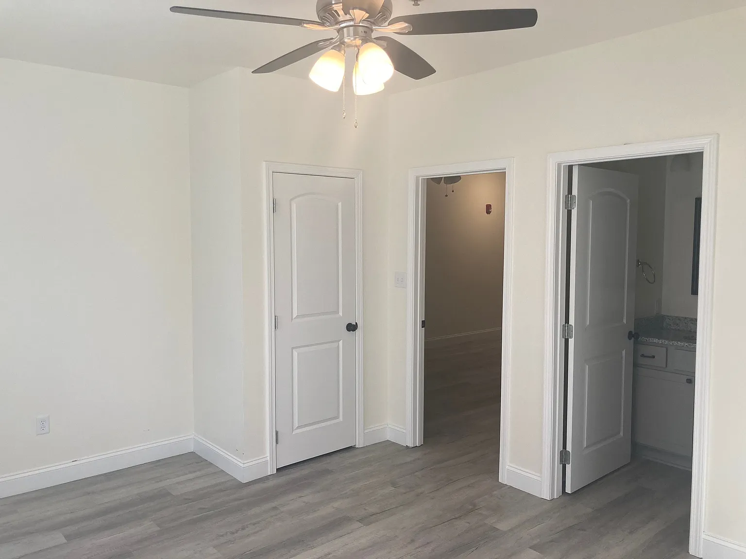 2 bed, 1000 sqft, $1,575 — Photo 3